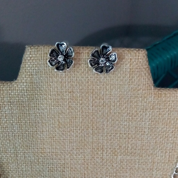 Silver Rose Jewelry Set - Picture 2 of 5